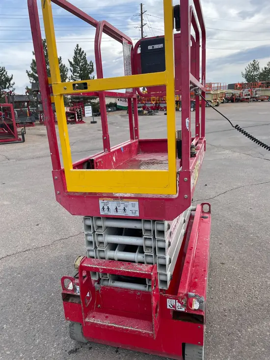 2018 MEC MICRO 19 Scissor Lift