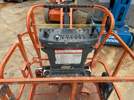 2016 JLG E400AJPN Articulating Boom Lift
