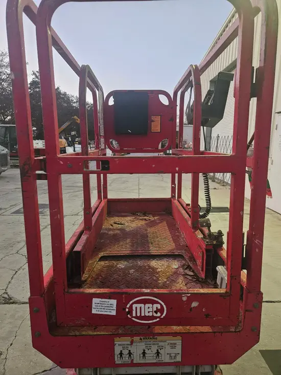 2018 MEC MICRO 19 Scissor Lift