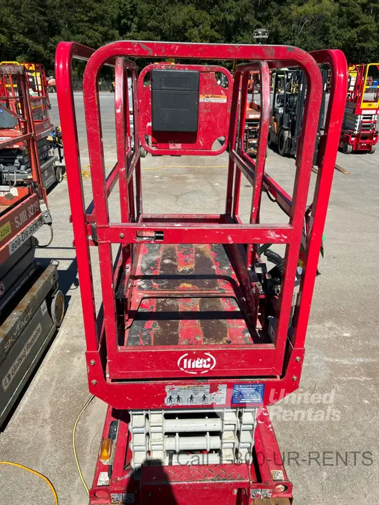 2018 MEC MICRO 19 Scissor Lift