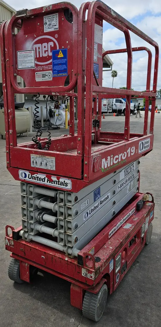 2019 MEC MICRO 19 Scissor Lift