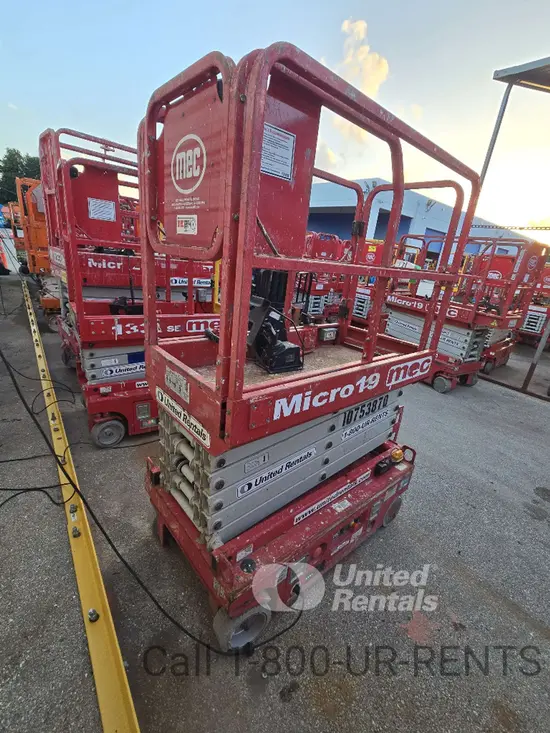 2018 MEC MICRO 19 Scissor Lift