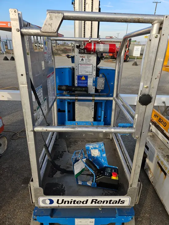 2018 Genie GR-20 Self-Propelled One-Person Lift