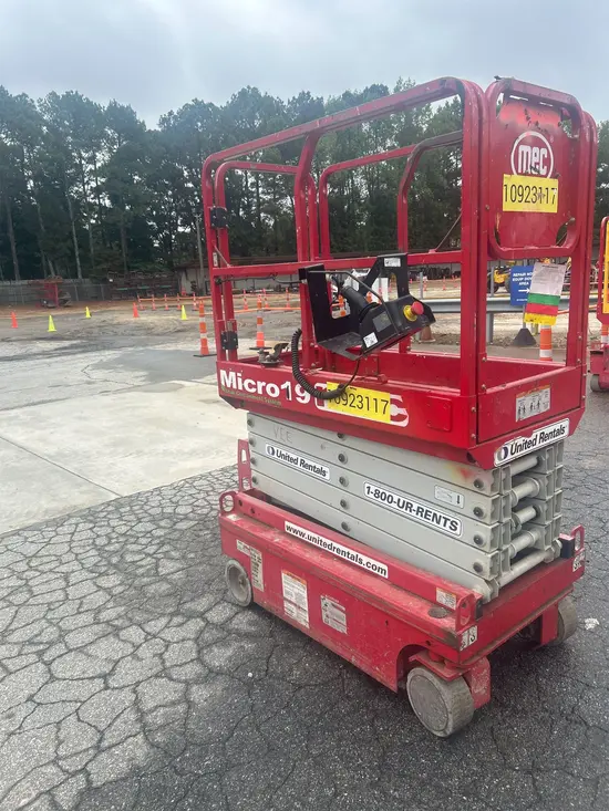 2019 MEC MICRO 19 Scissor Lift