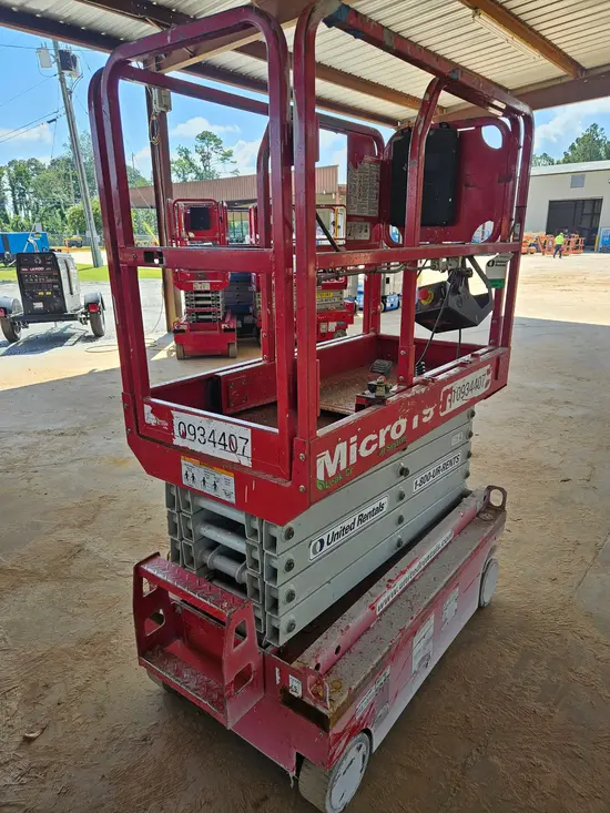 2019 MEC MICRO 19 Scissor Lift