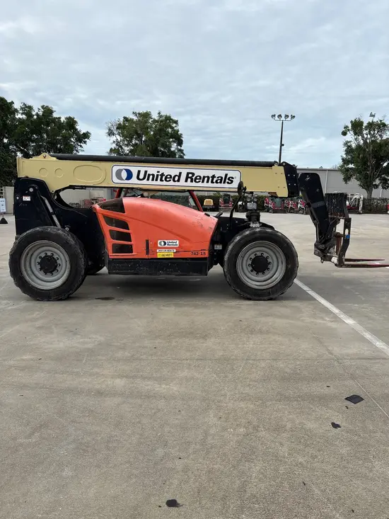 2018 JLG 742 Forklift