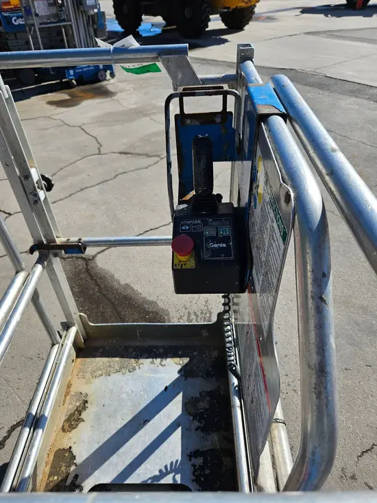2018 Genie GR-20 Self-Propelled One-Person Lift