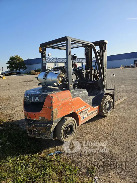 2019 Toyota 8FGU30 Warehouse Forklift