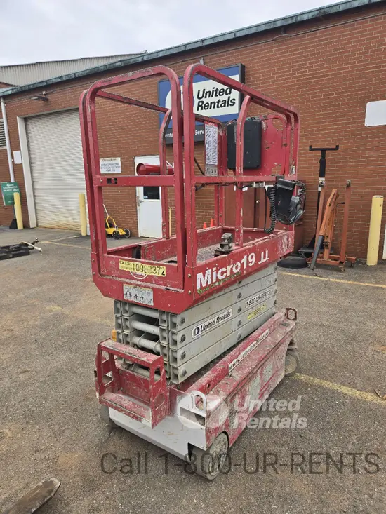 2019 MEC MICRO 19 Scissor Lift