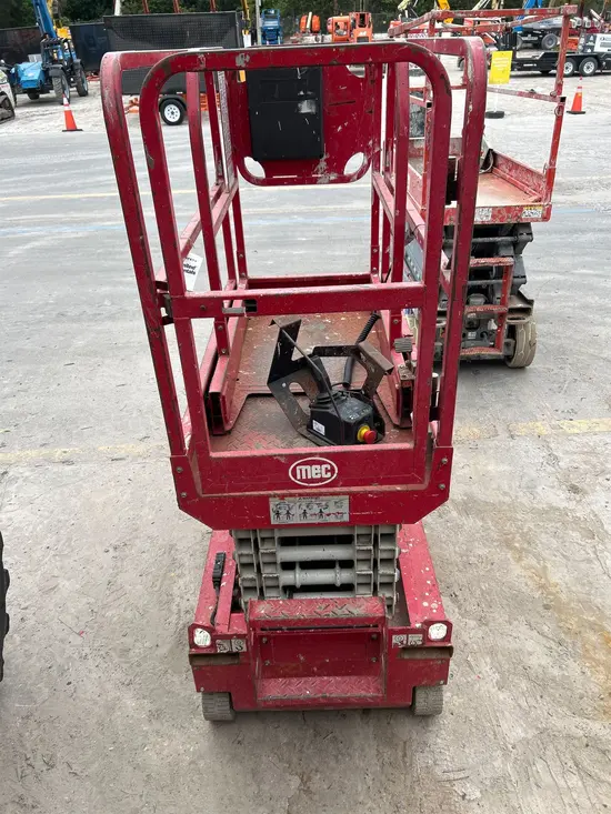 2018 MEC MICRO 19 Scissor Lift