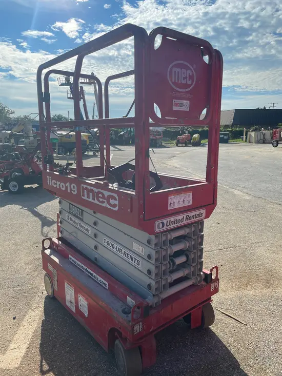 2018 MEC MICRO 19 Scissor Lift