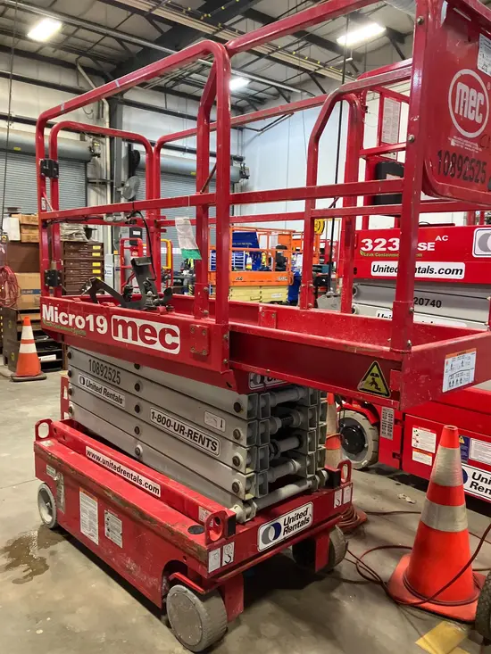 2019 MEC MICRO 19 Scissor Lift