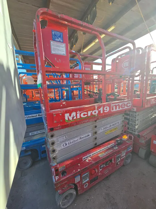 2019 MEC MICRO 19 Scissor Lift