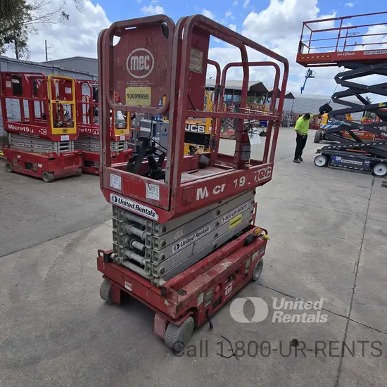 2017 MEC MICRO 19 Scissor Lift