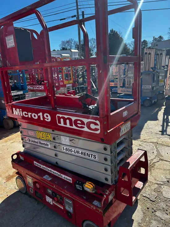 2018 MEC MICRO 19 Scissor Lift