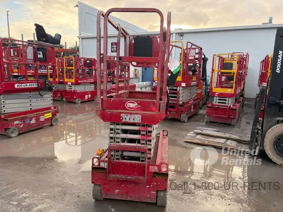 2018 MEC MICRO 19 Scissor Lift