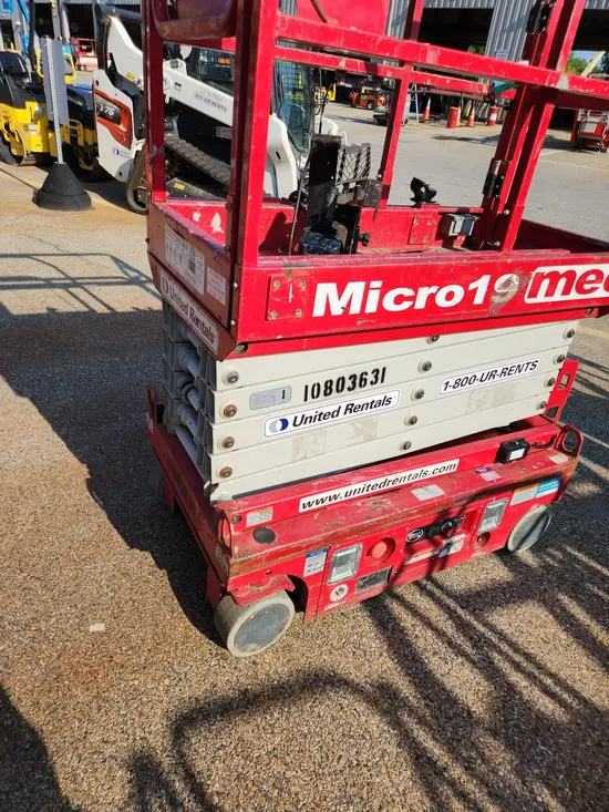 2018 MEC MICRO 19 Scissor Lift