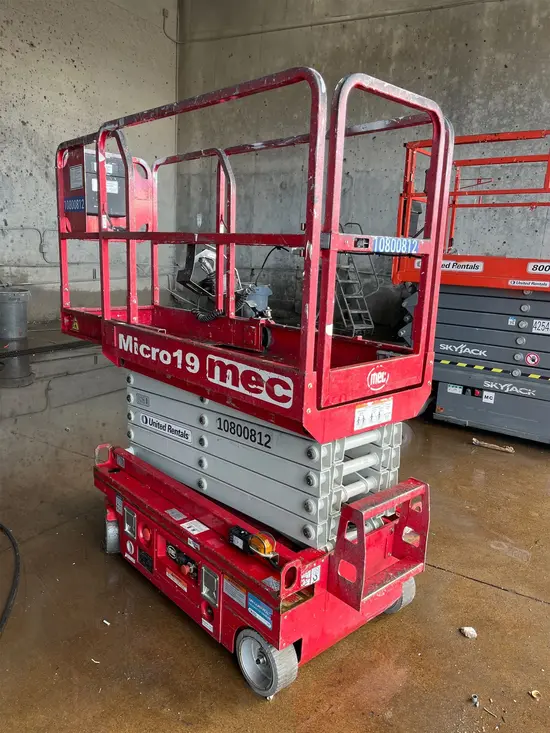 2018 MEC MICRO 19 Scissor Lift