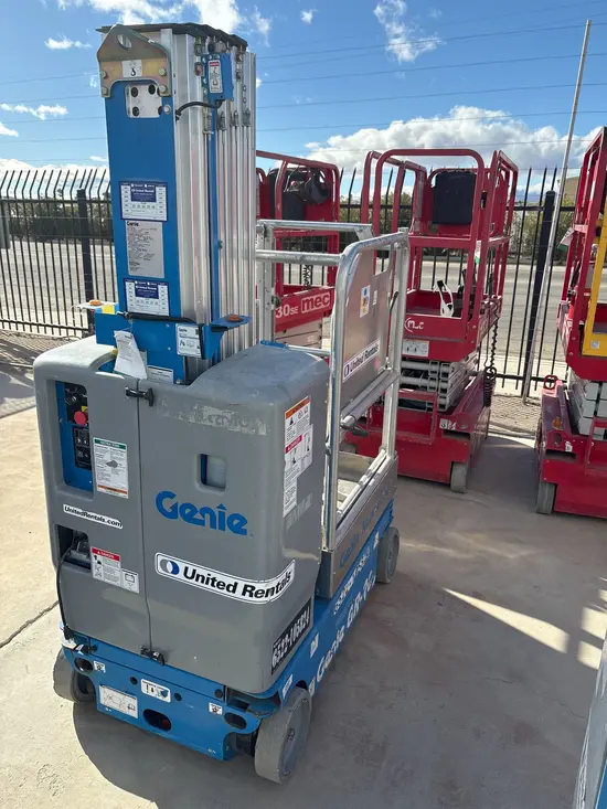 2018 Genie GR-20 Self-Propelled One-Person Lift