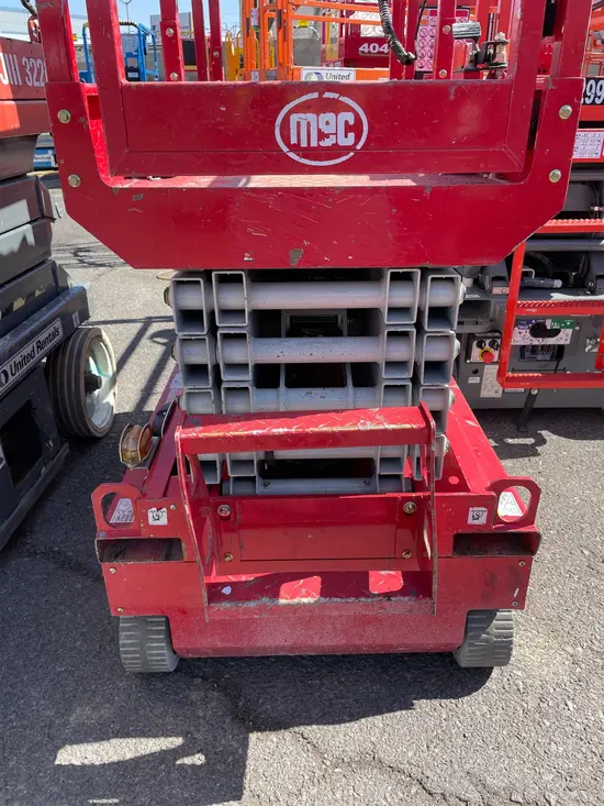 2019 MEC MICRO 19 Scissor Lift