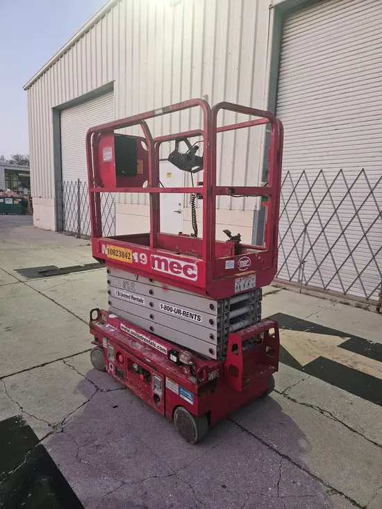 2018 MEC MICRO 19 Scissor Lift