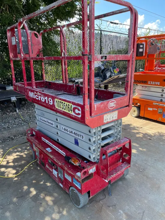 2018 MEC MICRO 19 Scissor Lift