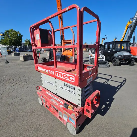 2019 MEC MICRO 19 Scissor Lift