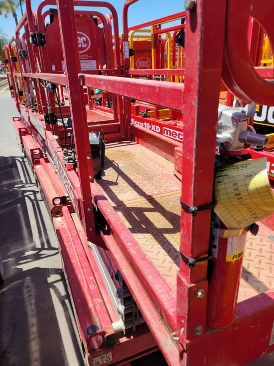 2018 MEC MICRO 19 Scissor Lift