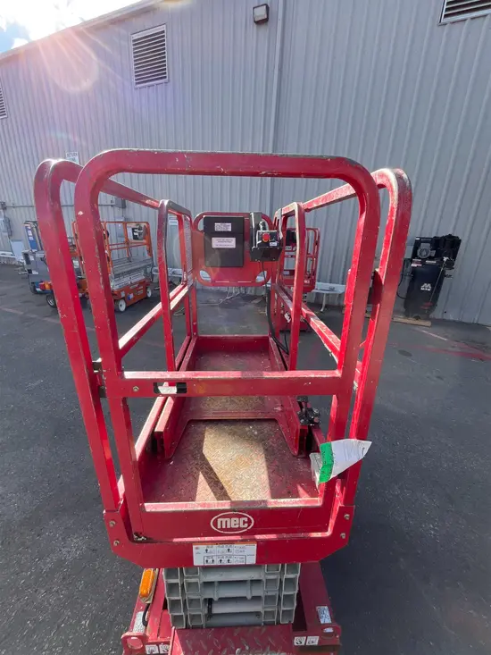 2018 MEC MICRO 19 Scissor Lift