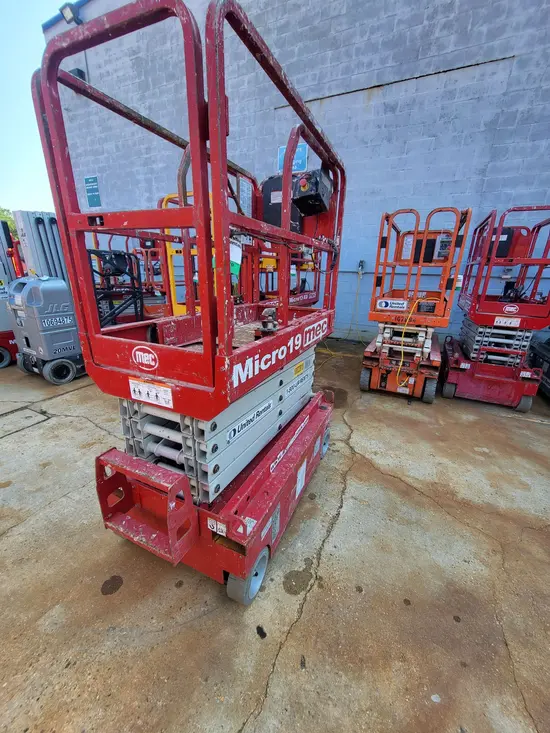 2018 MEC MICRO 19 Scissor Lift