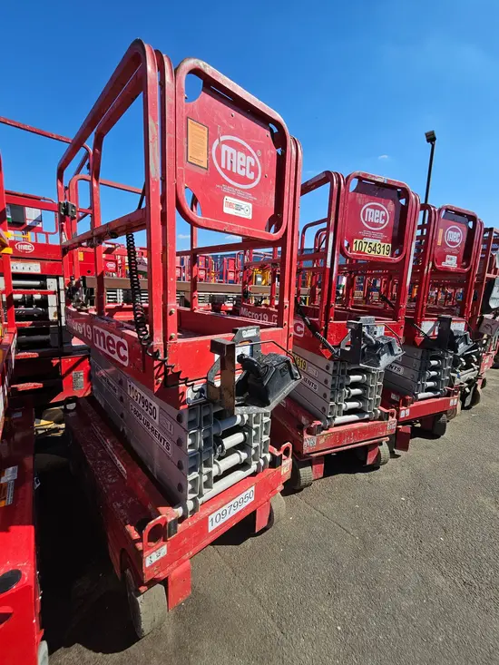 2019 MEC MICRO 19 Scissor Lift