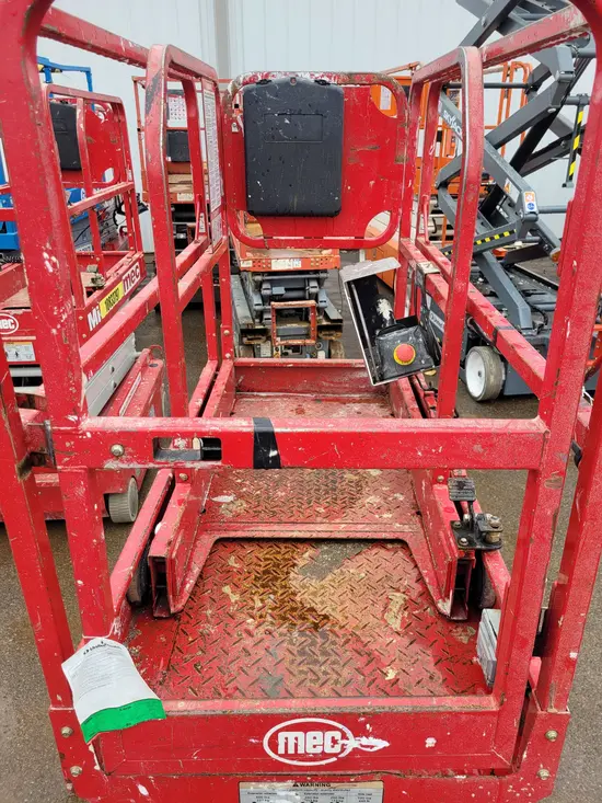 2018 MEC MICRO 19 Scissor Lift