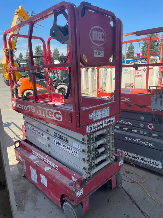 2018 MEC MICRO 19 Scissor Lift