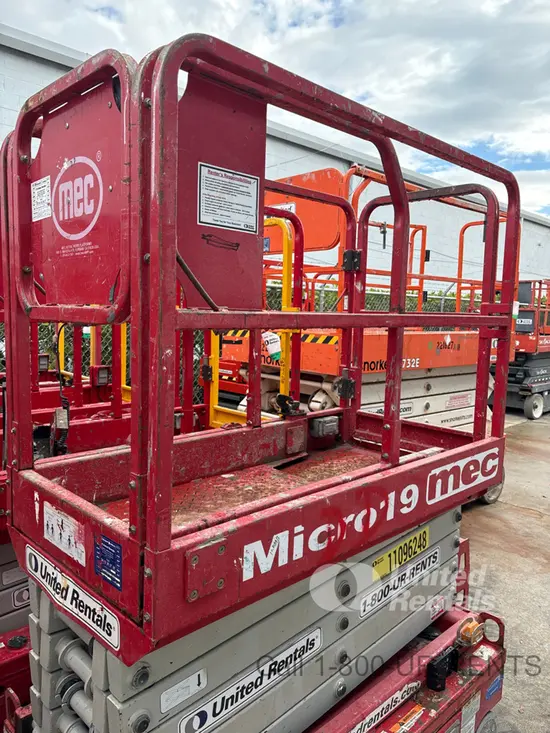 2020 MEC MICRO 19 Scissor Lift