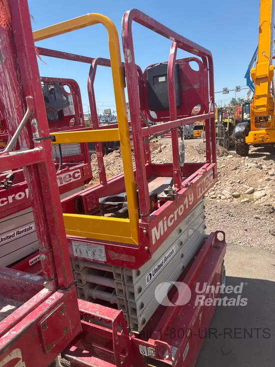 2018 MEC MICRO 19 Scissor Lift