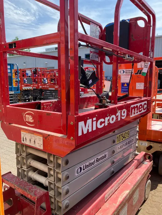 2018 MEC MICRO 19 Scissor Lift