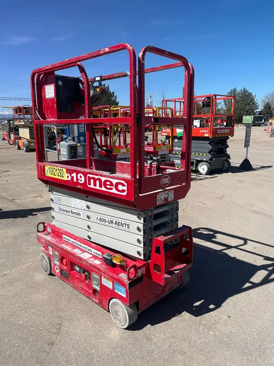 2018 MEC MICRO 19 Scissor Lift