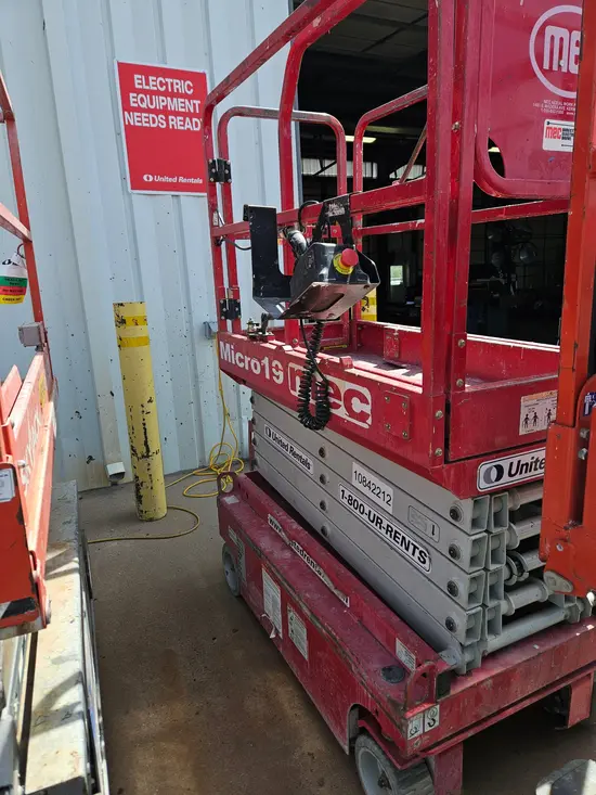 2018 MEC MICRO 19 Scissor Lift