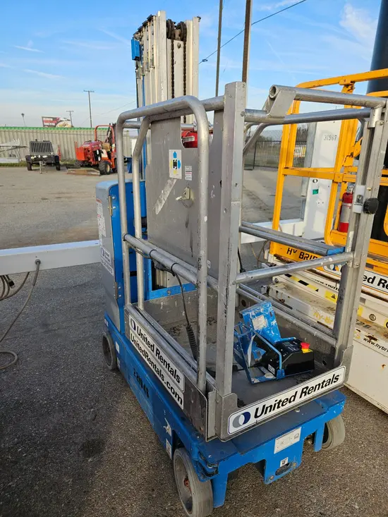 2018 Genie GR-20 Self-Propelled One-Person Lift