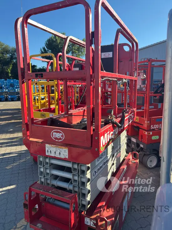2019 MEC MICRO 19 Scissor Lift