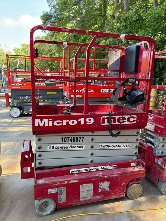 2018 MEC MICRO 19 Scissor Lift