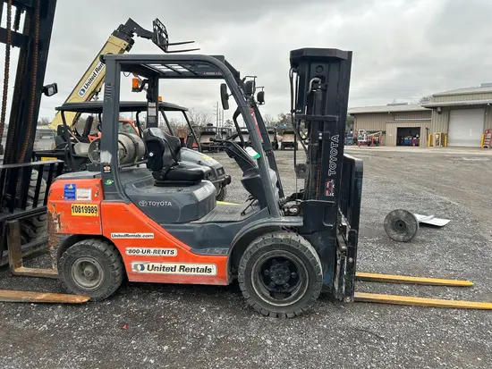 2018 Toyota 8FGU30 Warehouse Forklift