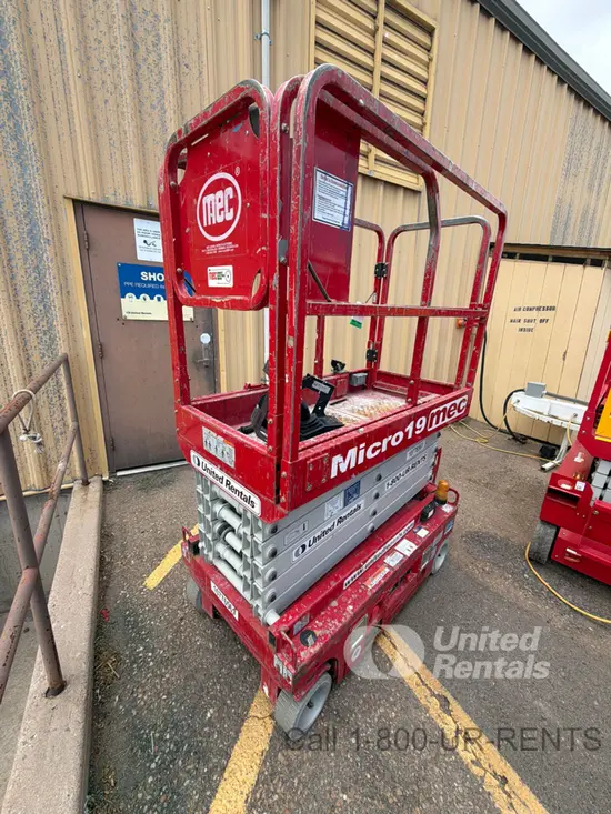 2018 MEC MICRO 19 Scissor Lift