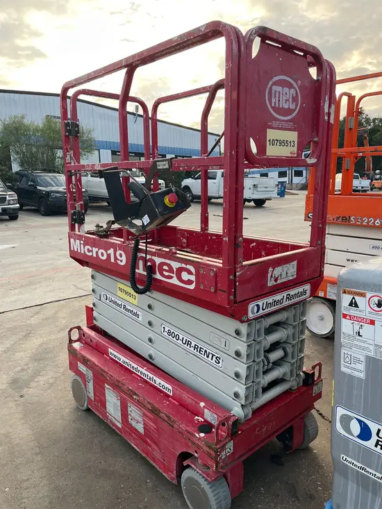 2018 MEC MICRO 19 Scissor Lift