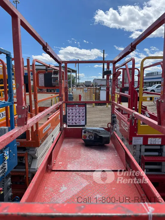 2017 MEC MICRO 19 Scissor Lift