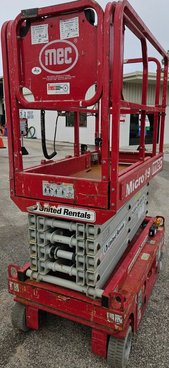 2018 MEC MICRO 19 Scissor Lift