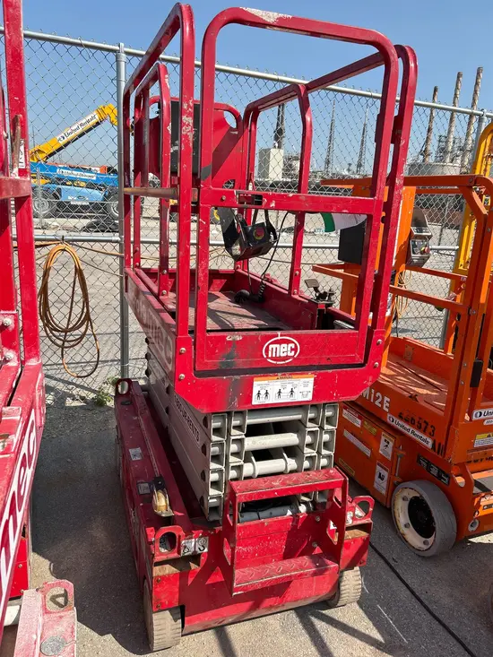 2018 MEC MICRO 19 Scissor Lift