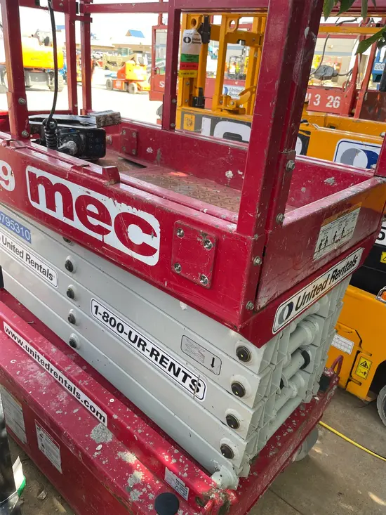 2018 MEC MICRO 19 Scissor Lift