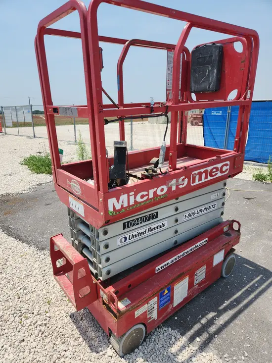 2019 MEC MICRO 19 Scissor Lift