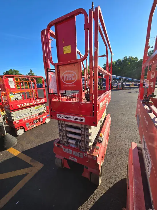 2019 MEC MICRO 26 Scissor Lift